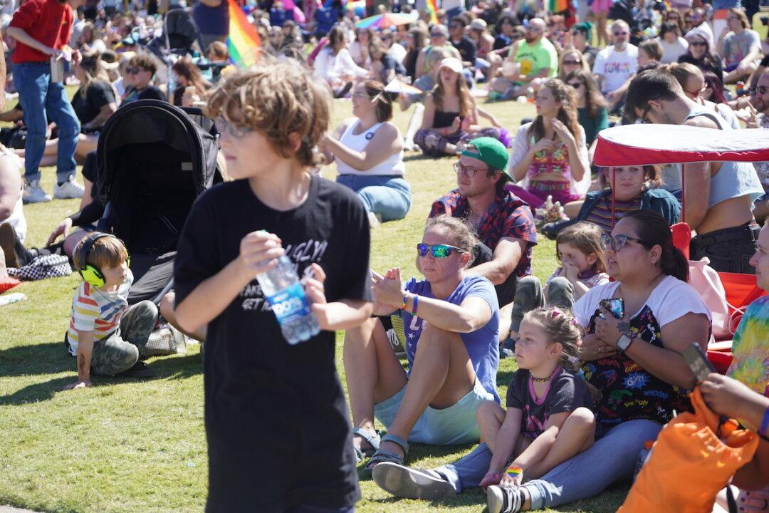 ‘Drag Queen Christmas’ in Tennessee Concerns Parents as Lawmakers Consider Enacting Age Restrictions