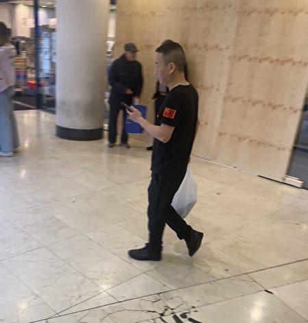 The man in the picture intercepted Wang Jingyu on his way to the Chinese embassy on Oct. 1, 2022, and verbally abused him. Wang called the Dutch police, and the police filed a criminal investigation of the man. (Courtesy of Wang Jingyu)