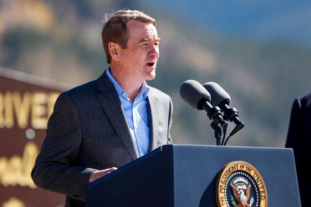 Democrat Senator ‘Willing’ to Force Government Shutdown If Ukraine Aid Is Kept Off Budget Deal