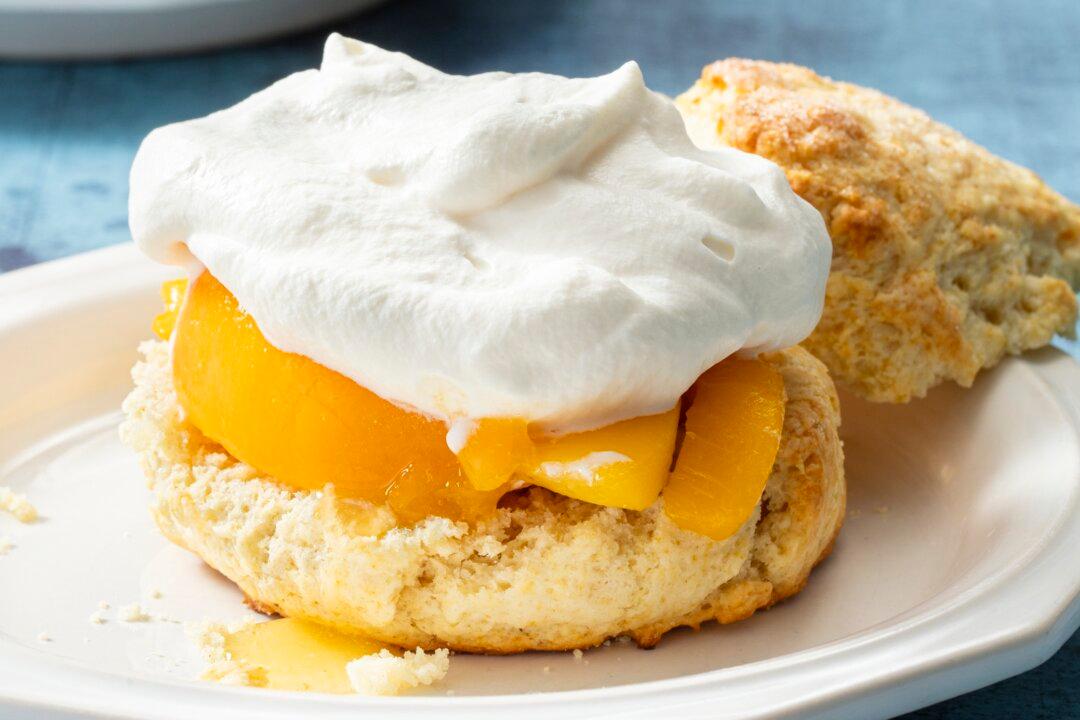Fluffy Biscuits With Juicy Peaches and Airy Whipped Cream Give That Summer Feeling Any Time