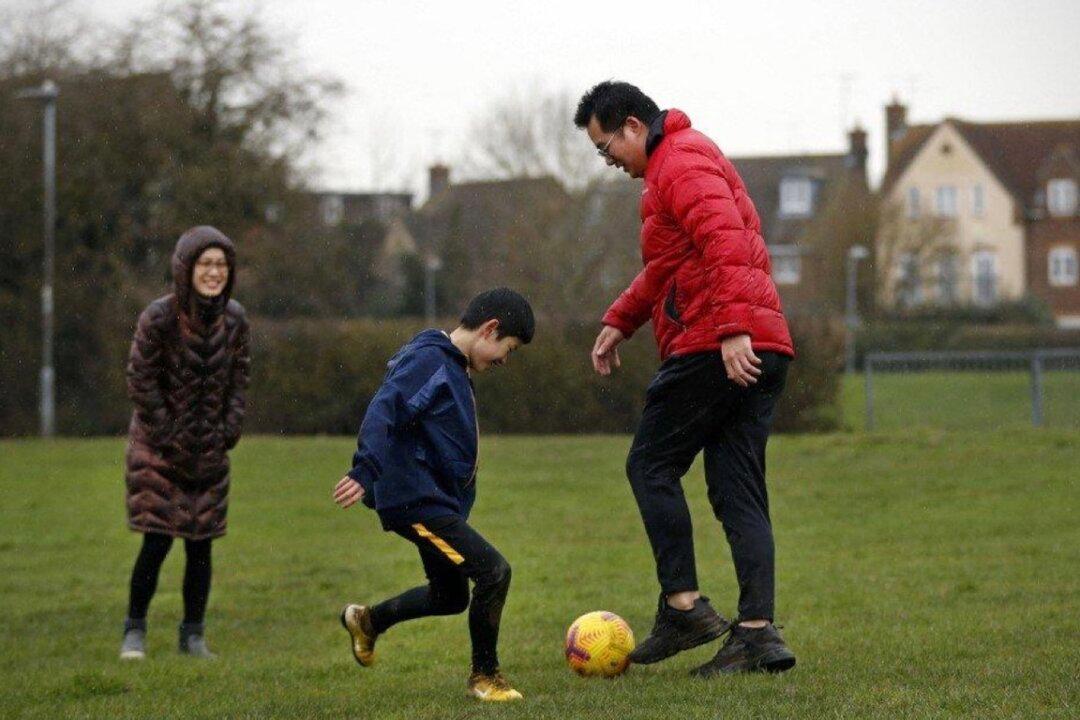 UK Survey: HK Immigrants Are Settling Well Overall