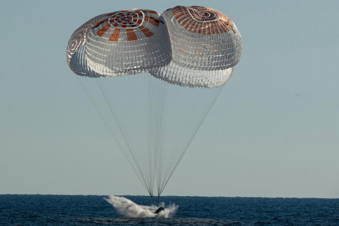 SpaceX Ferries Astronauts Back to Earth After Half-Year Away