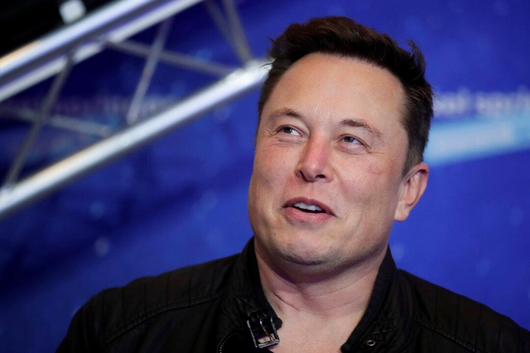 EU Mulls Paying for Elon Musk’s Starlink Internet for Ukraine: Report