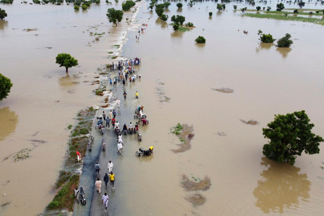 Nigeria Races to Assist Flood Victims; Death Toll Tops 600