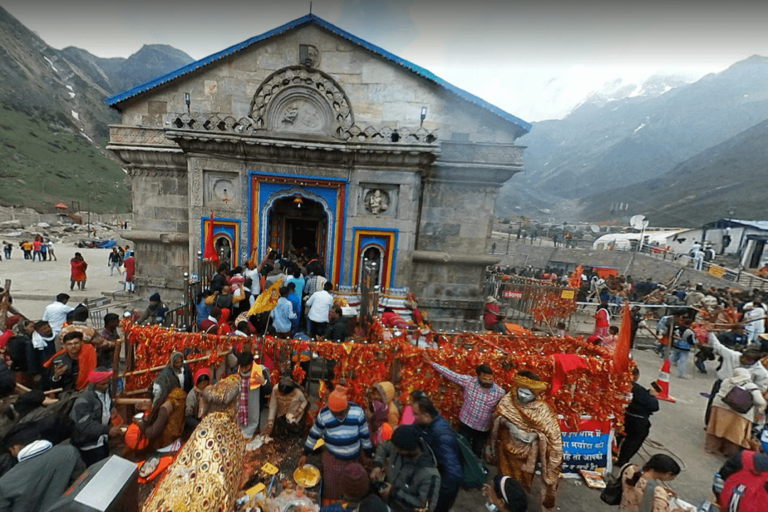 Helicopter Carrying Hindu Pilgrims Crashes in India, Kills 7