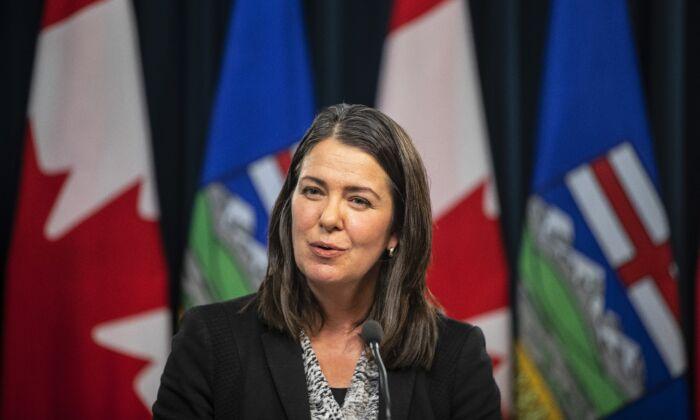 Alberta Premier Apologizes for Past Comments on Ukraine-Russia Conflict