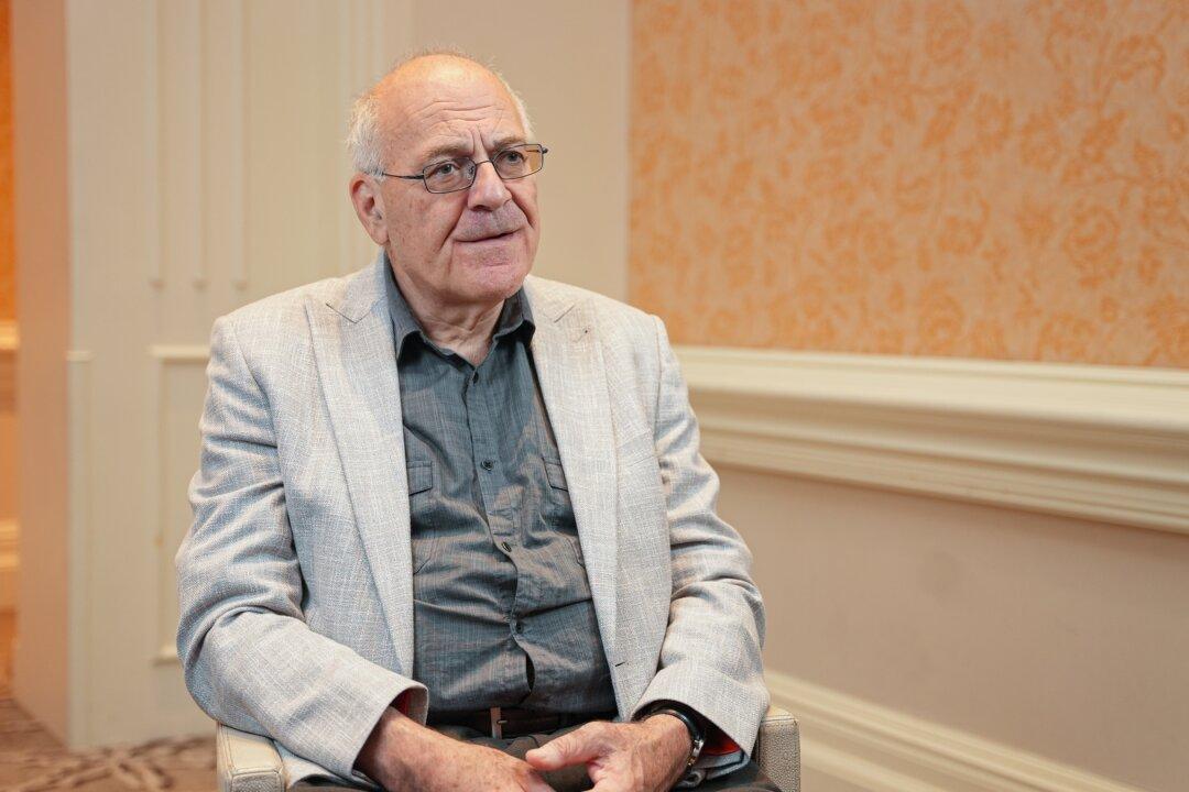 Ivermectin Key for Early COVID-19 Treatment: Dr. Paul Marik