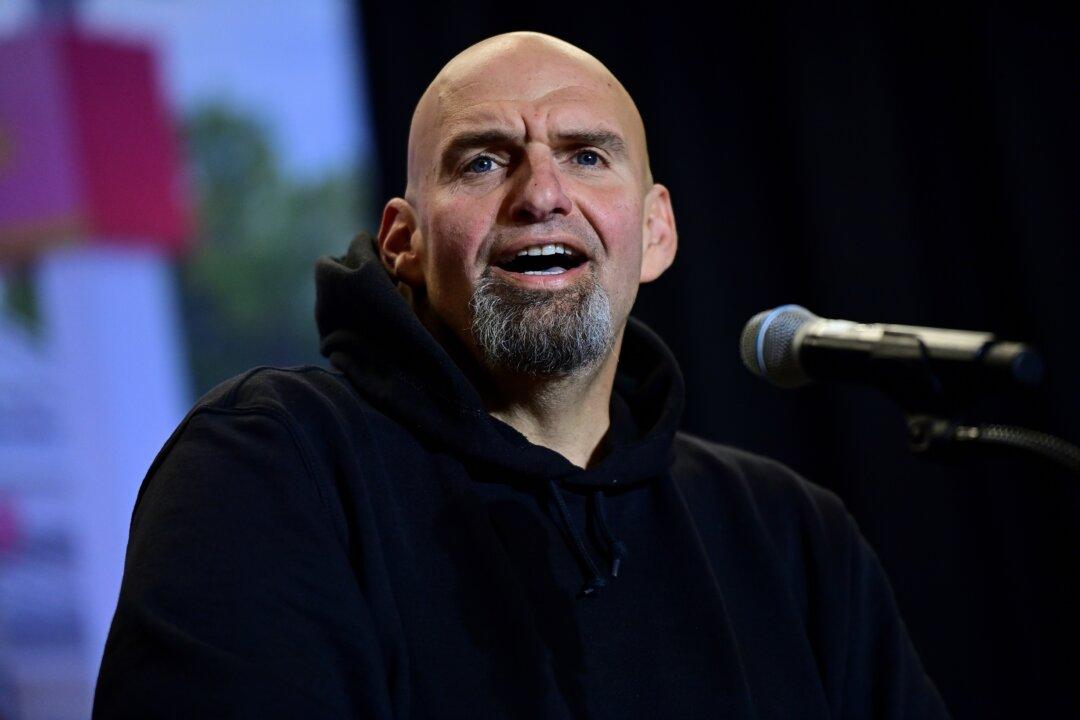 Fetterman Can’t Shake Off Health Concerns in Tight Senate Race Against Oz