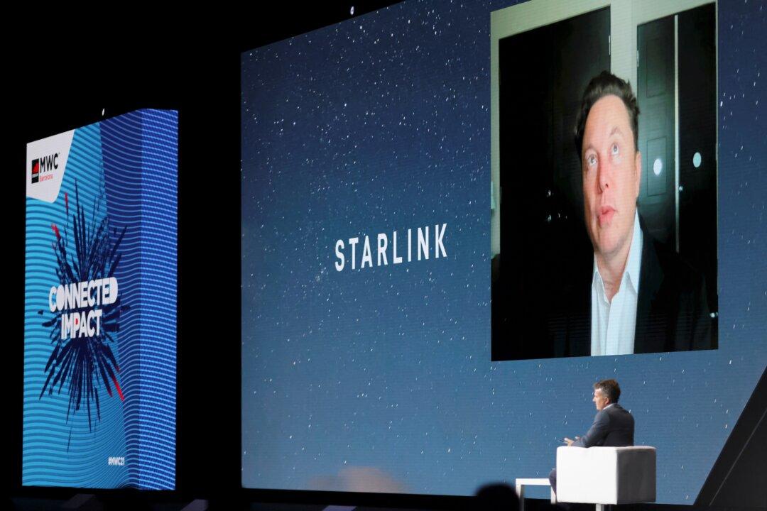 SpaceX Gets US Approval to Deploy up to 7,500 Satellites