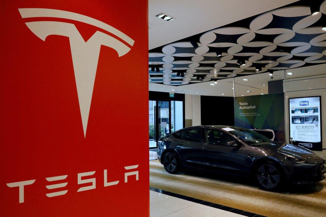Tesla Seeks to Ease Demand Concerns Over Likely 2022 Delivery Target Miss