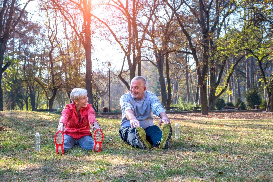 5 Tips to Avoid Injury While Raking, Doing Fall Cleanup