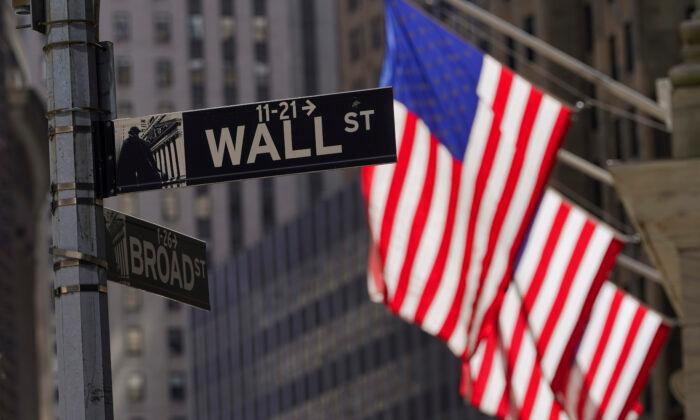 Stocks End Higher on Wall Street, Notching Weekly Gains