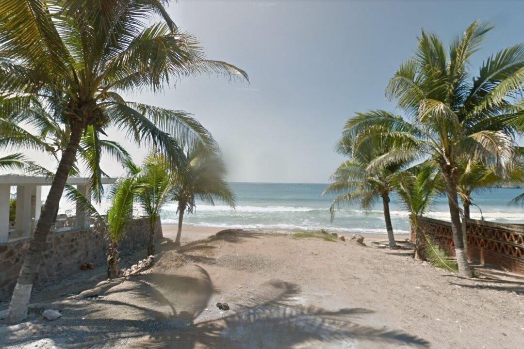 Storm Roslyn Likely to Strengthen to Hurricane Near Mexican Tourism Spots