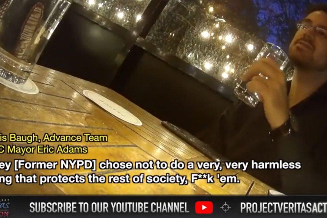 New York Mayor Fires Aide Who Disparaged Police, Mayor