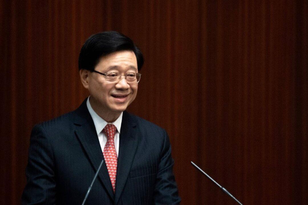 Hong Kong’s Leader Admits Loss of 140,000 Workers in Past Two Years