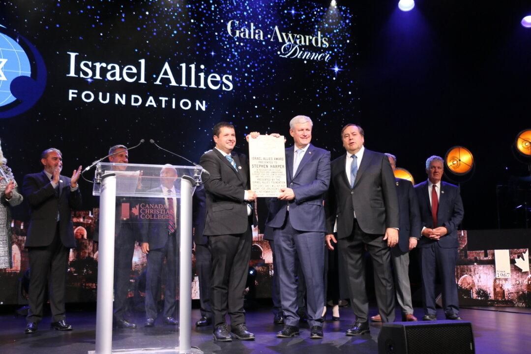 Stephen Harper Receives Award for Supporting Israel, Calls for ‘Peace Through Strength’