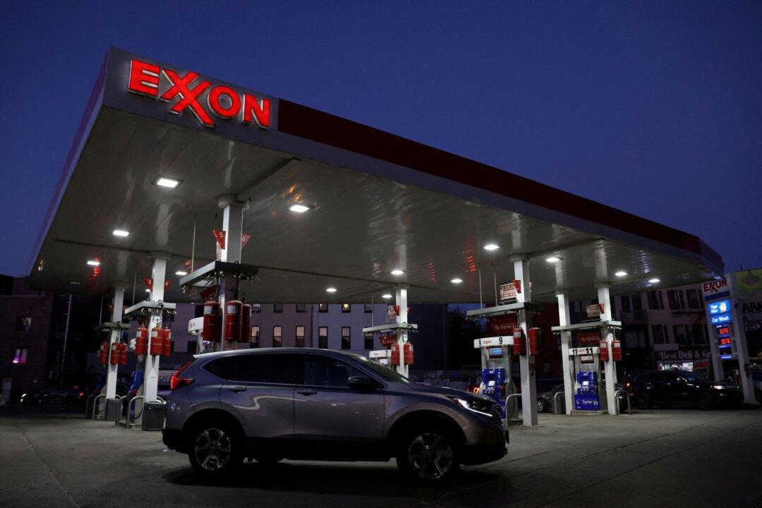 Exxon Shares Surge to Record High on Strong Earnings Outlook