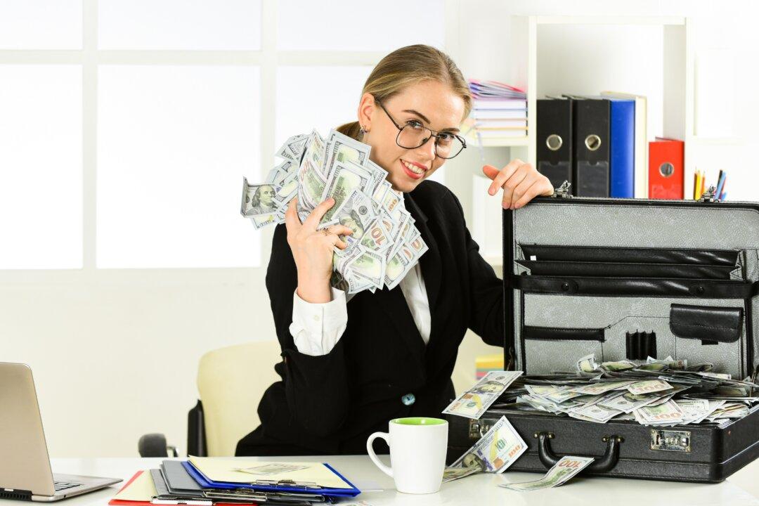 You’re an Entrepreneur With a New Business. When Should You Start Paying Yourself a Salary?