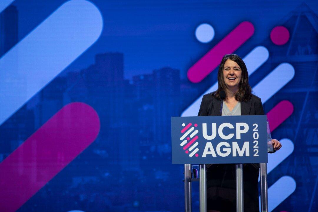 Danielle Smith Asks for Unity at UCP AGM a Day After Unveiling Cabinet