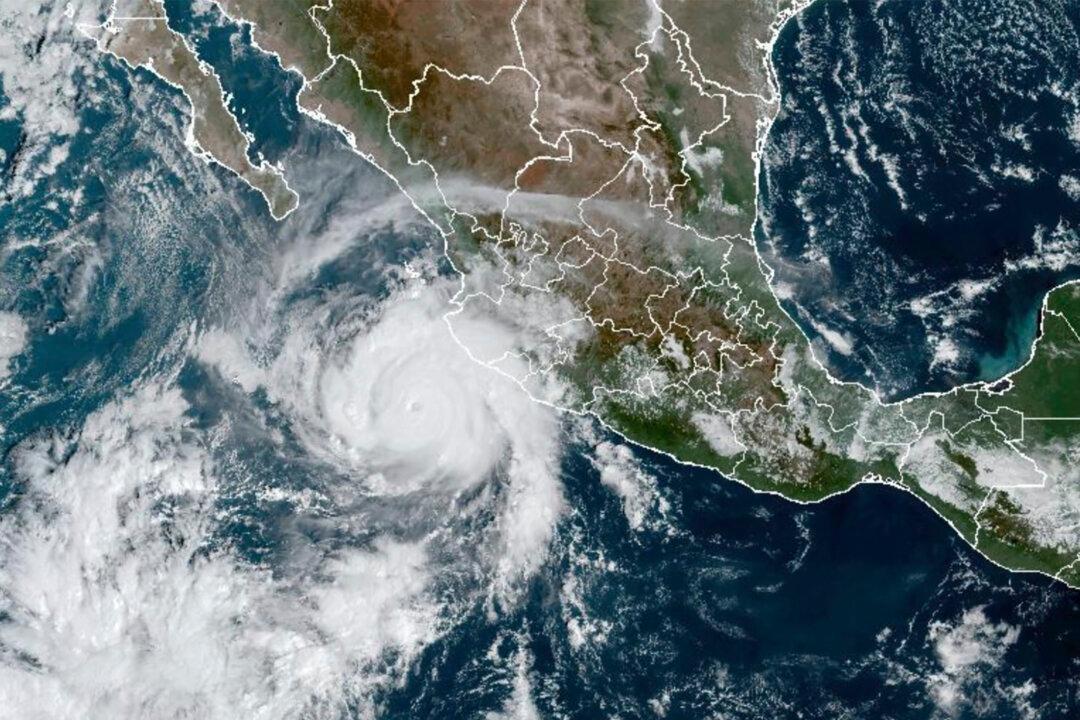 Hurricane Roslyn Makes Landfall in Mexico, Avoids Resorts