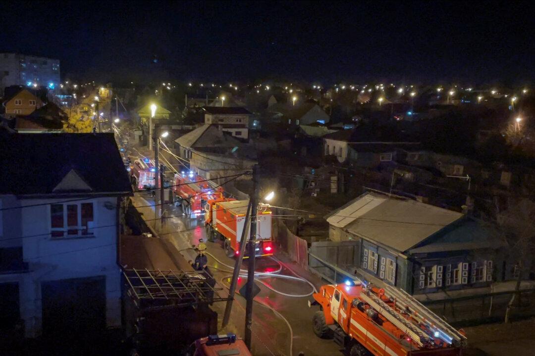 2 Pilots Killed as Russian Fighter Jet Crashes Into Siberian Home