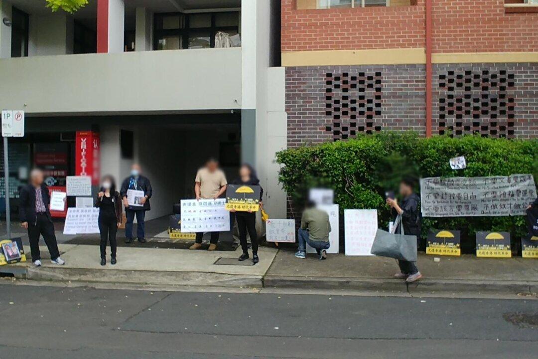 Australians Rally to Support Hong Kong Protester Beaten at Manchester Consulate