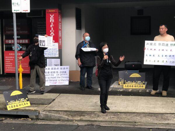 Ms. Lam, the deputy chair of Aus-Hong Kong Connex spoke at the rally. (The Epoch Times)