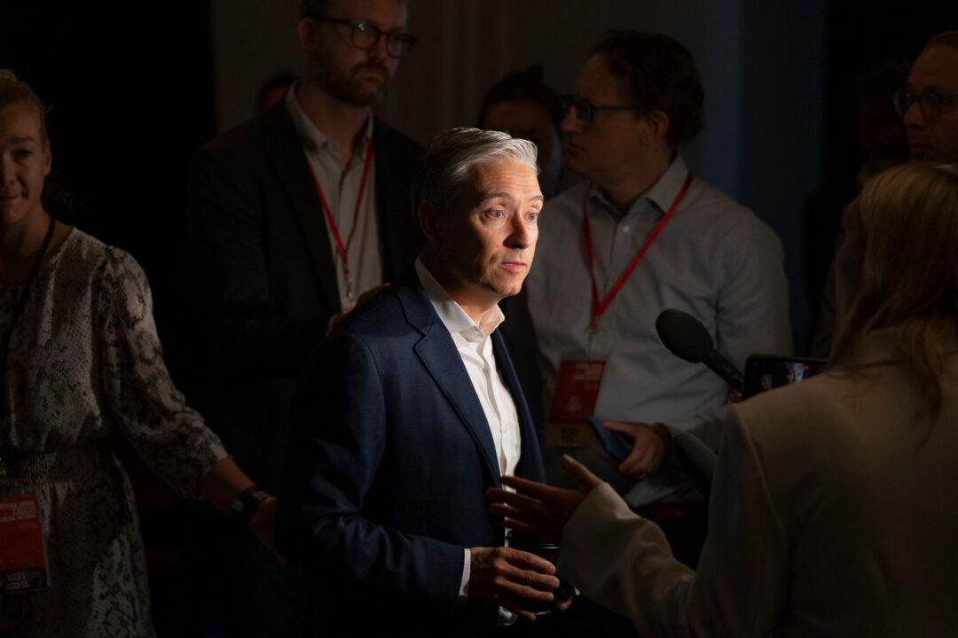 Canada’s Industry Minister Urges Decoupling From China