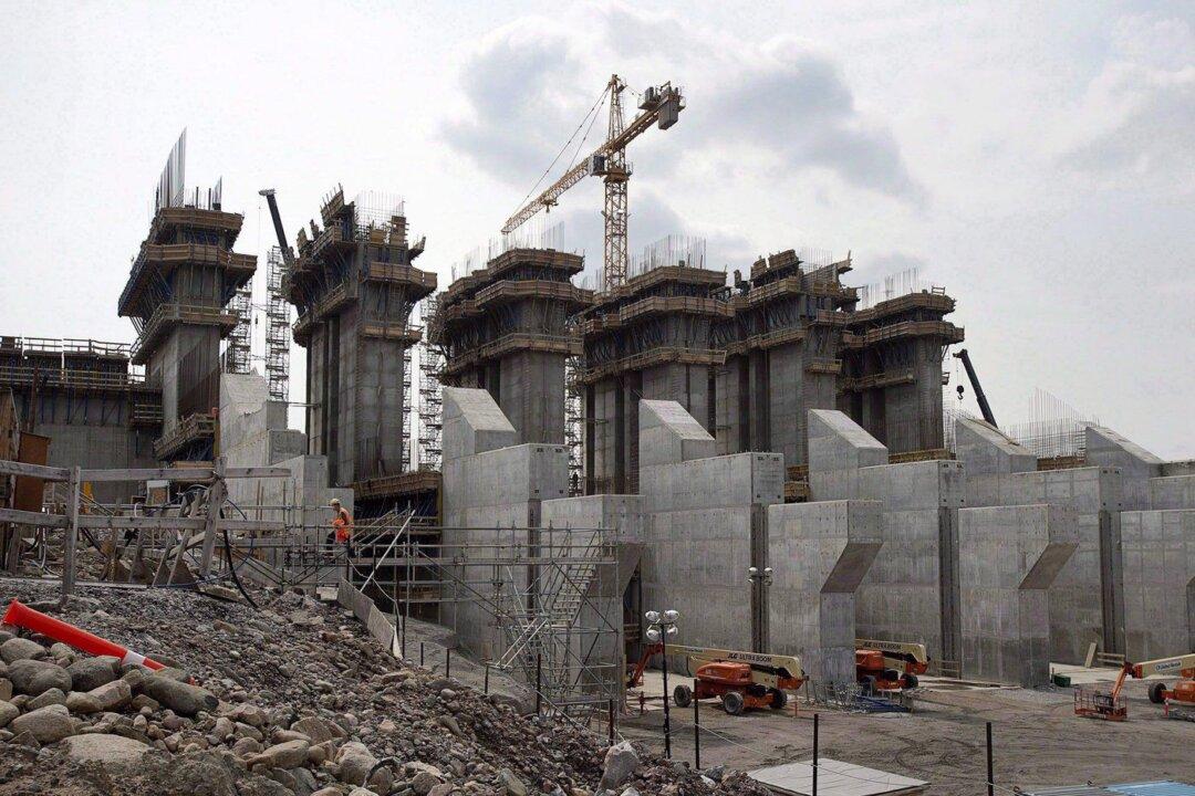 Federal Minister Calls Utility’s Pause on Atlantic Energy Corridor ‘Bump in the Road’