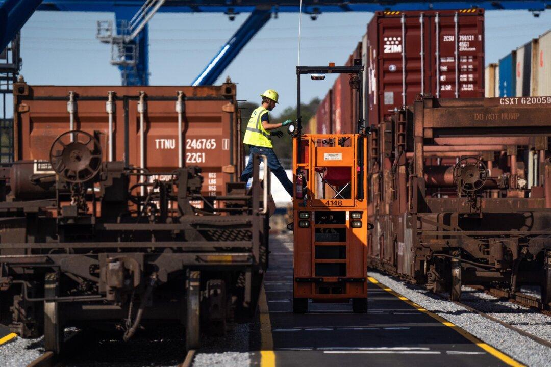 Looming Rail Strike Prompts 400-Plus Trade Groups to Urge Congress to Intervene in Stalled Talks