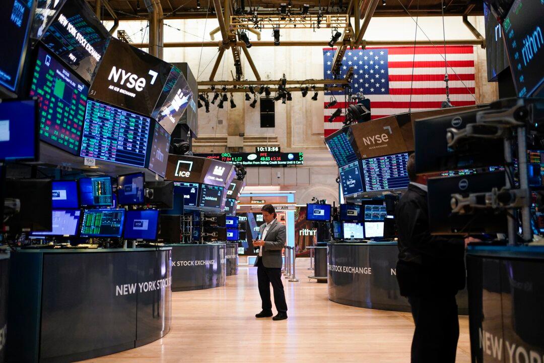 Stocks End Mixed on Wall Street Amid Weak Tech Earnings