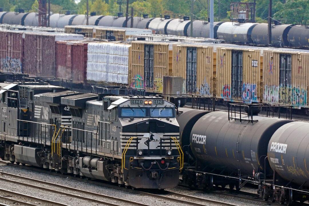 Rail Strike Fears Resurge as Biggest Rail Union Rejects White House Deal