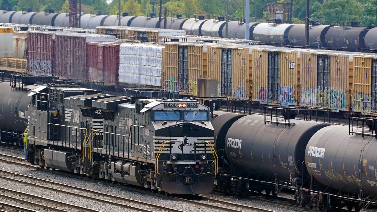 Rail Strike Fears Resurge as Biggest Rail Union Rejects White House Deal