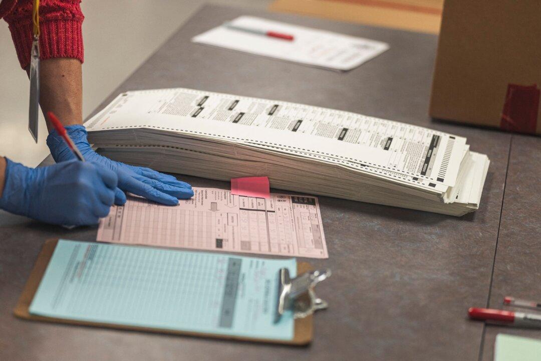 Arizona County Approves Plan to Hand Count Ballots