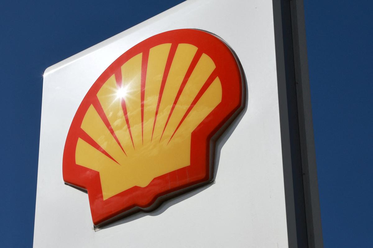 Shell Reports Drop in Profit to $9.45 Billion, Hikes Dividend