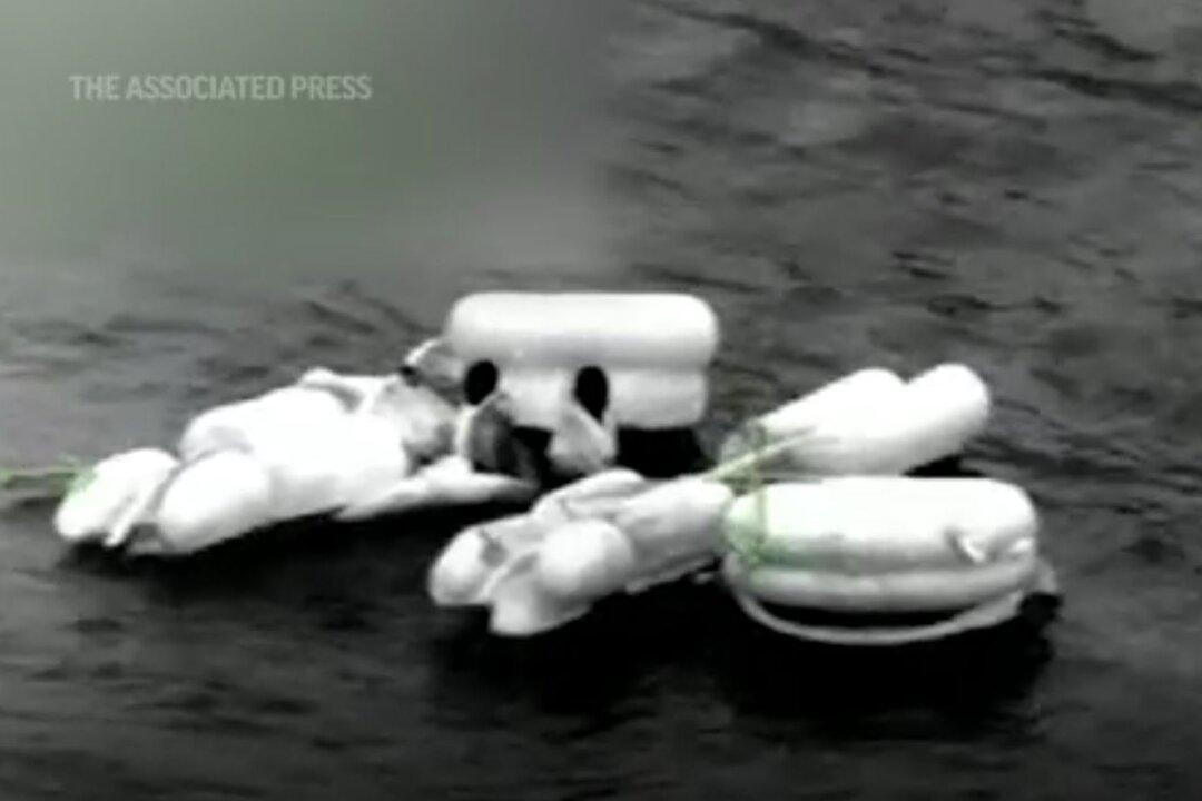 1 Dead, 2 Injured in Helicopter Crash Off Louisiana Coast