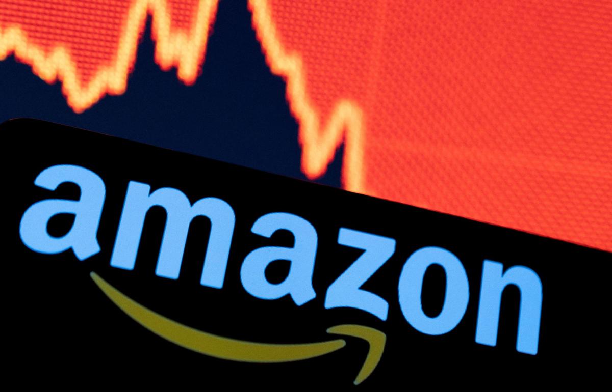 Nasdaq Opens Lower as Warnings From Amazon, Apple Weigh