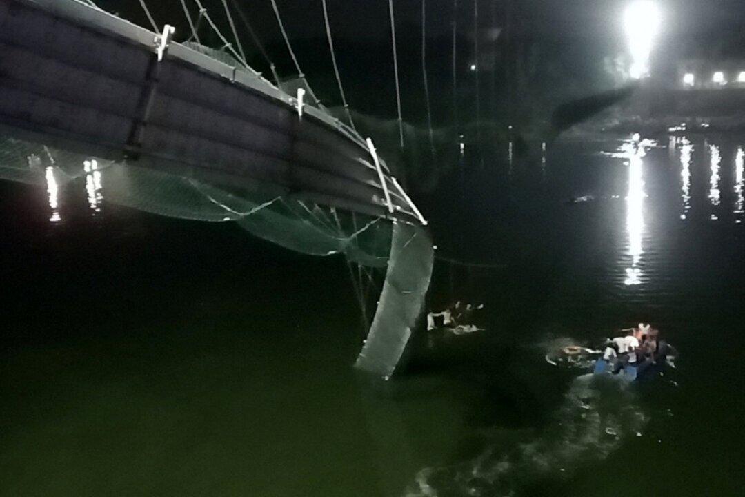 More Than 80 Killed in India as Bridge Packed With Holiday Sightseers Collapses
