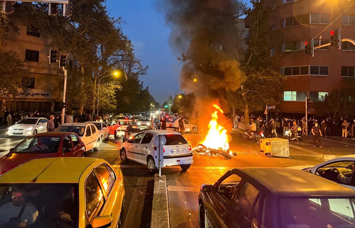 Iran Protests Continue as Demonstrators Defy Warnings From Government