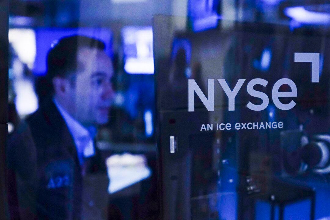 Wall Street Opens Higher, Adding to Gains Made Last Week