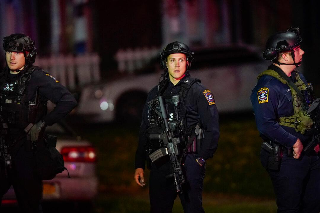 Suspect in Wounding of 2 Newark Police Officers Apprehended