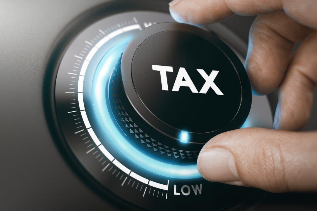 Is It Worth It to Move to a Low-Income Tax State to Save Money?