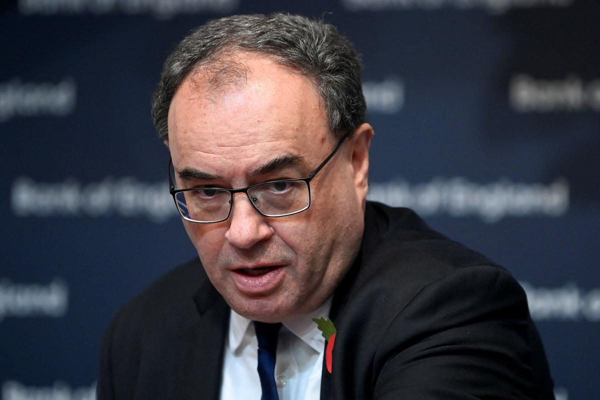 Bank of England Votes to Hold Interest Rate at 5.25 Percent