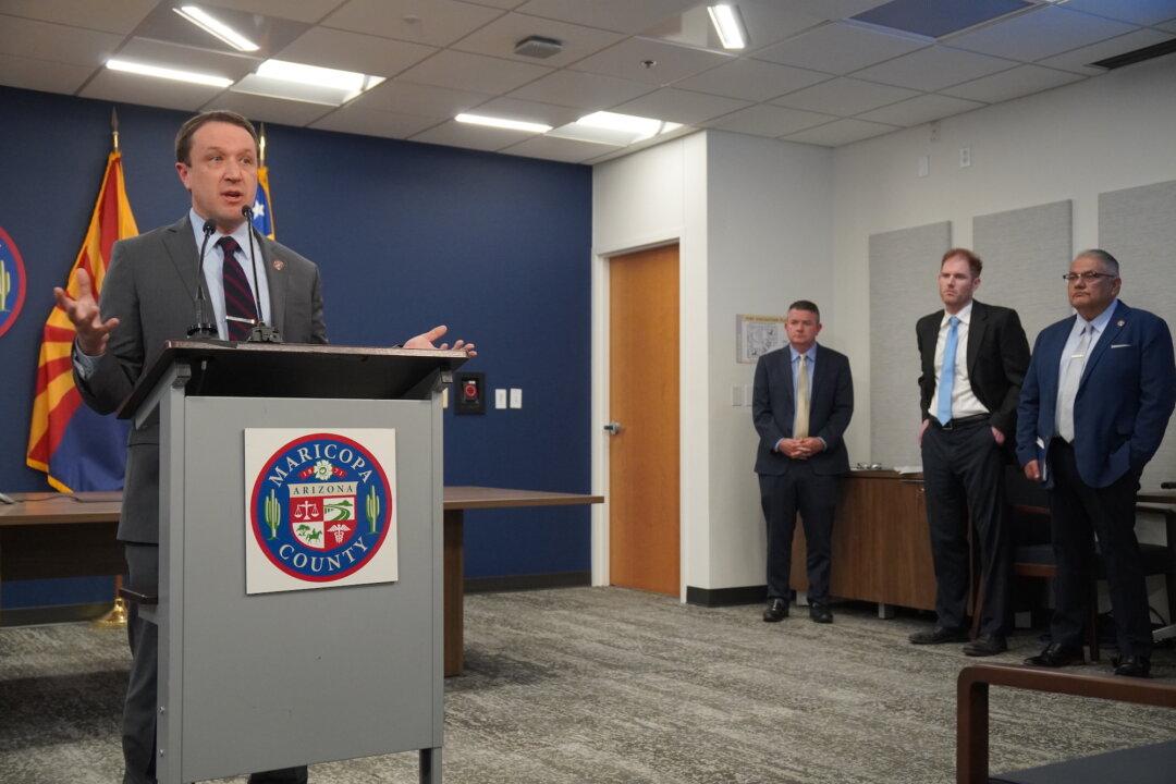 Concerns Over Election Security Run High Ahead of Arizona Midterms