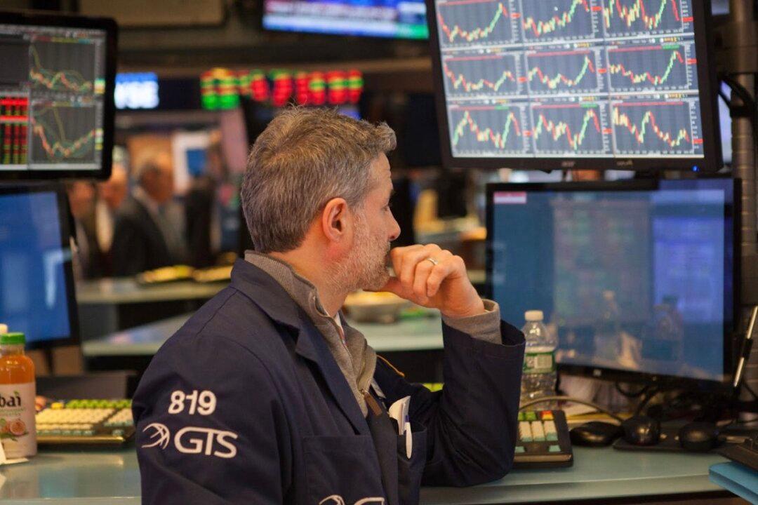 Chinese Stocks Tumble to Multi-Year Lows Due to CCP Congress