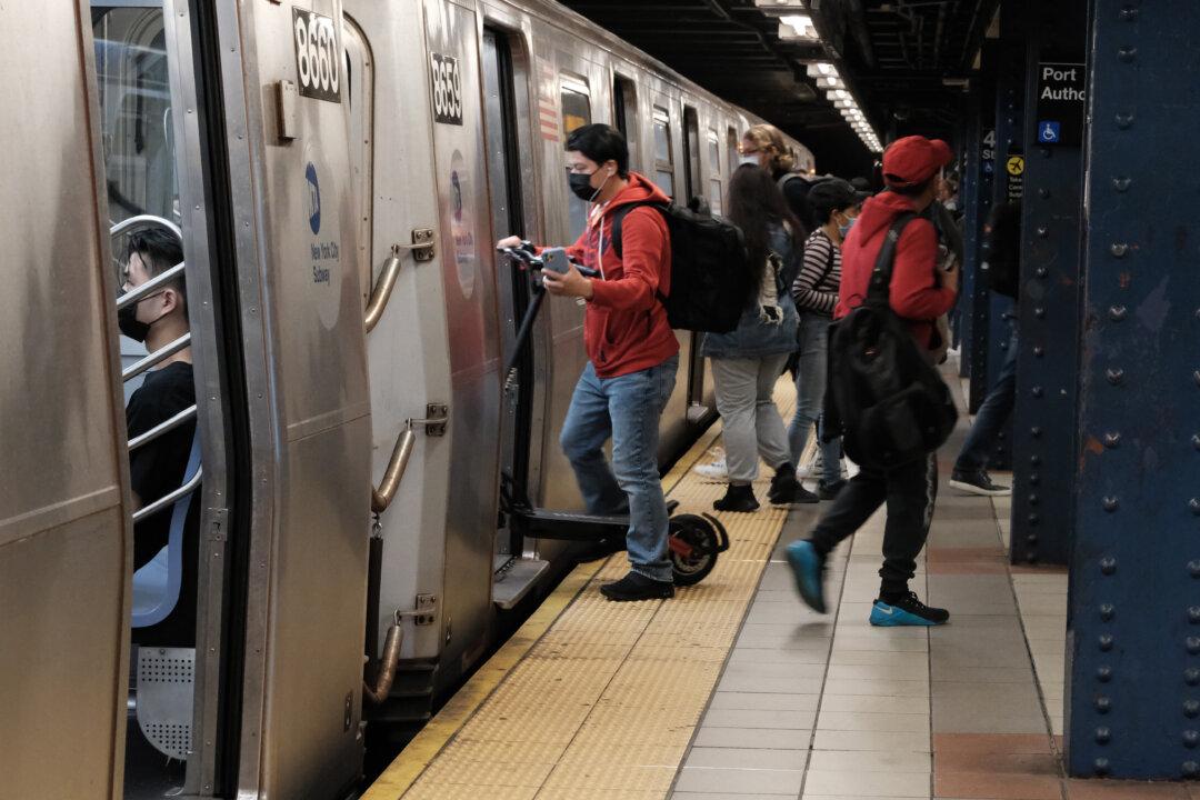 Fox News Weatherman Adam Klotz ‘Beaten by Group of Teens’ on NYC Subway Train