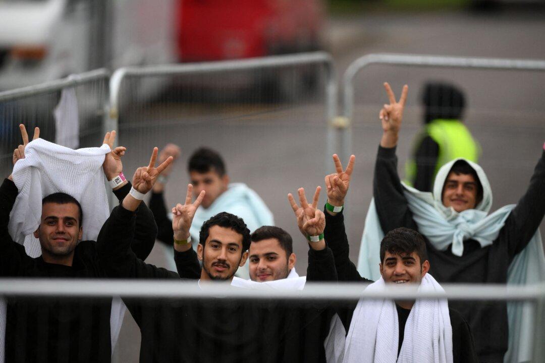 UK Minister Criticises ‘Cheek’ of Illegal Immigrants Complaining About Accommodation