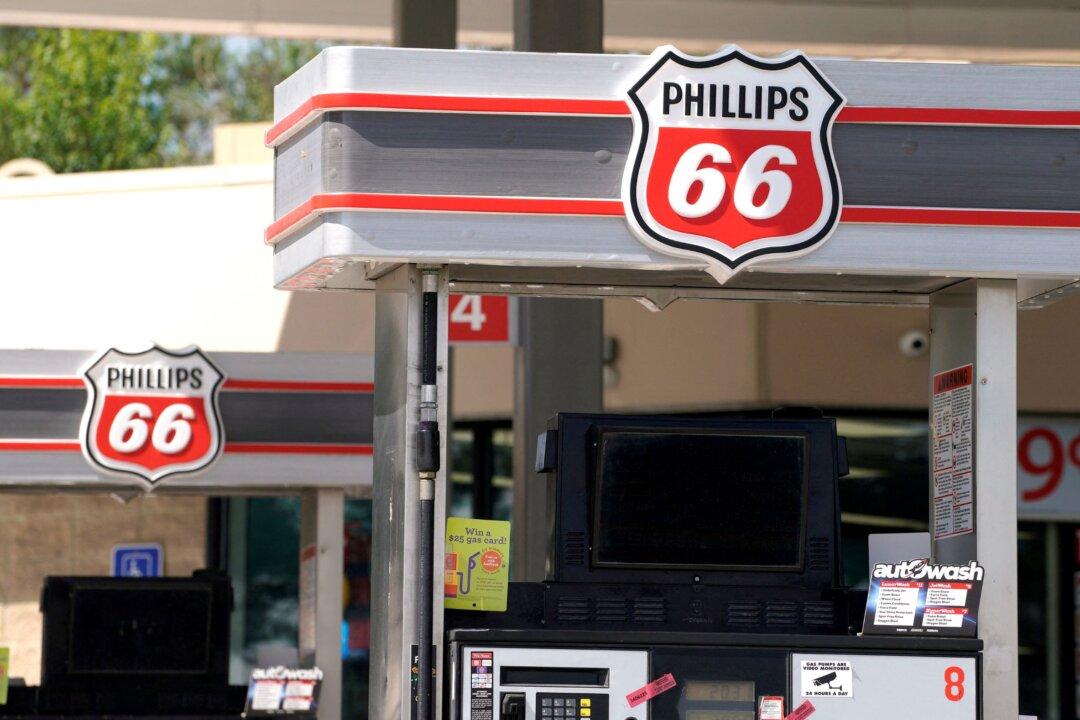 Phillips 66 Buys Public Units of Pipeline Operator DCP Midstream for $3.8 Billion