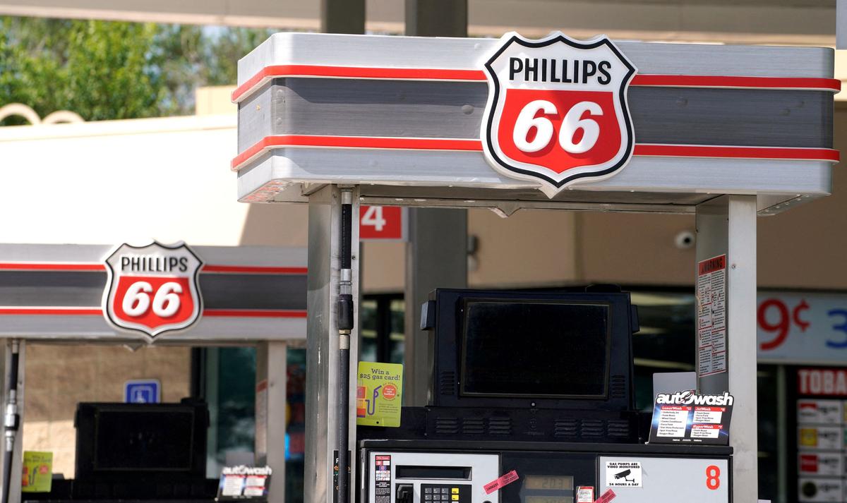 Phillips 66 Buys Public Units of Pipeline Operator DCP Midstream for $3.8 Billion
