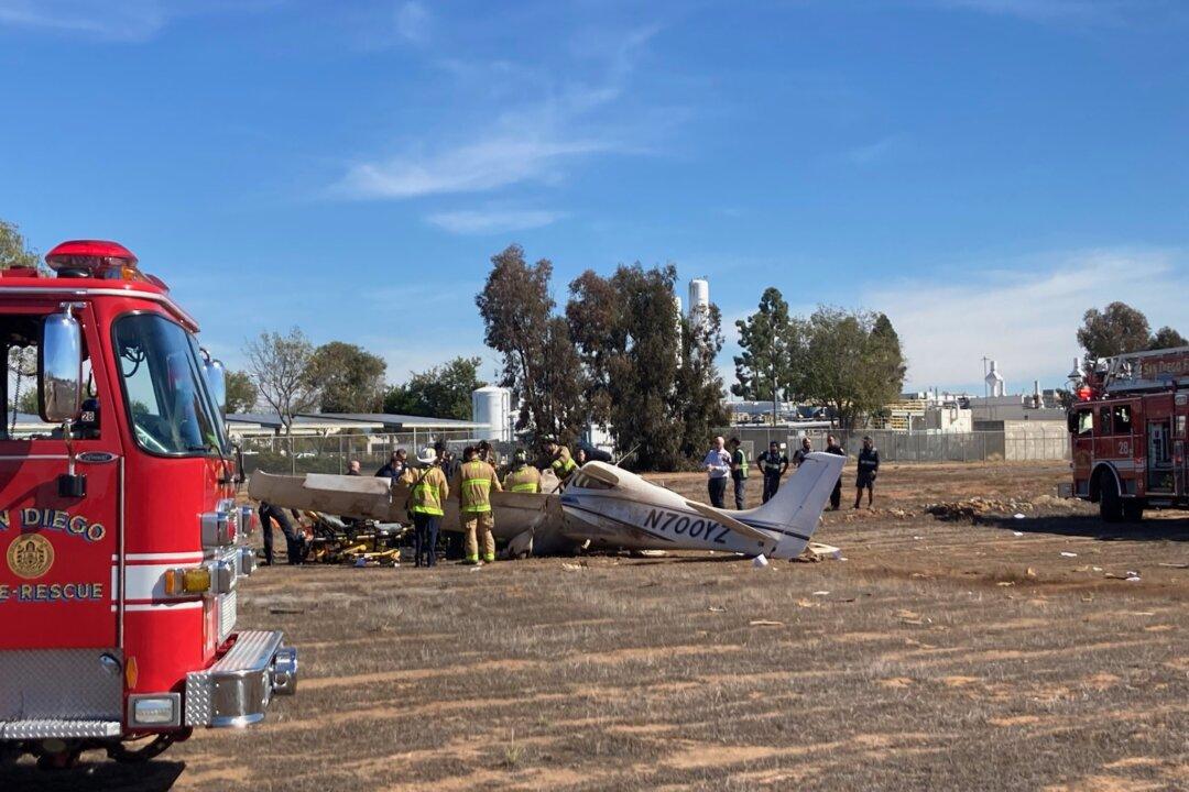 Pilot Dies in Commuter Plane Crash in San Diego